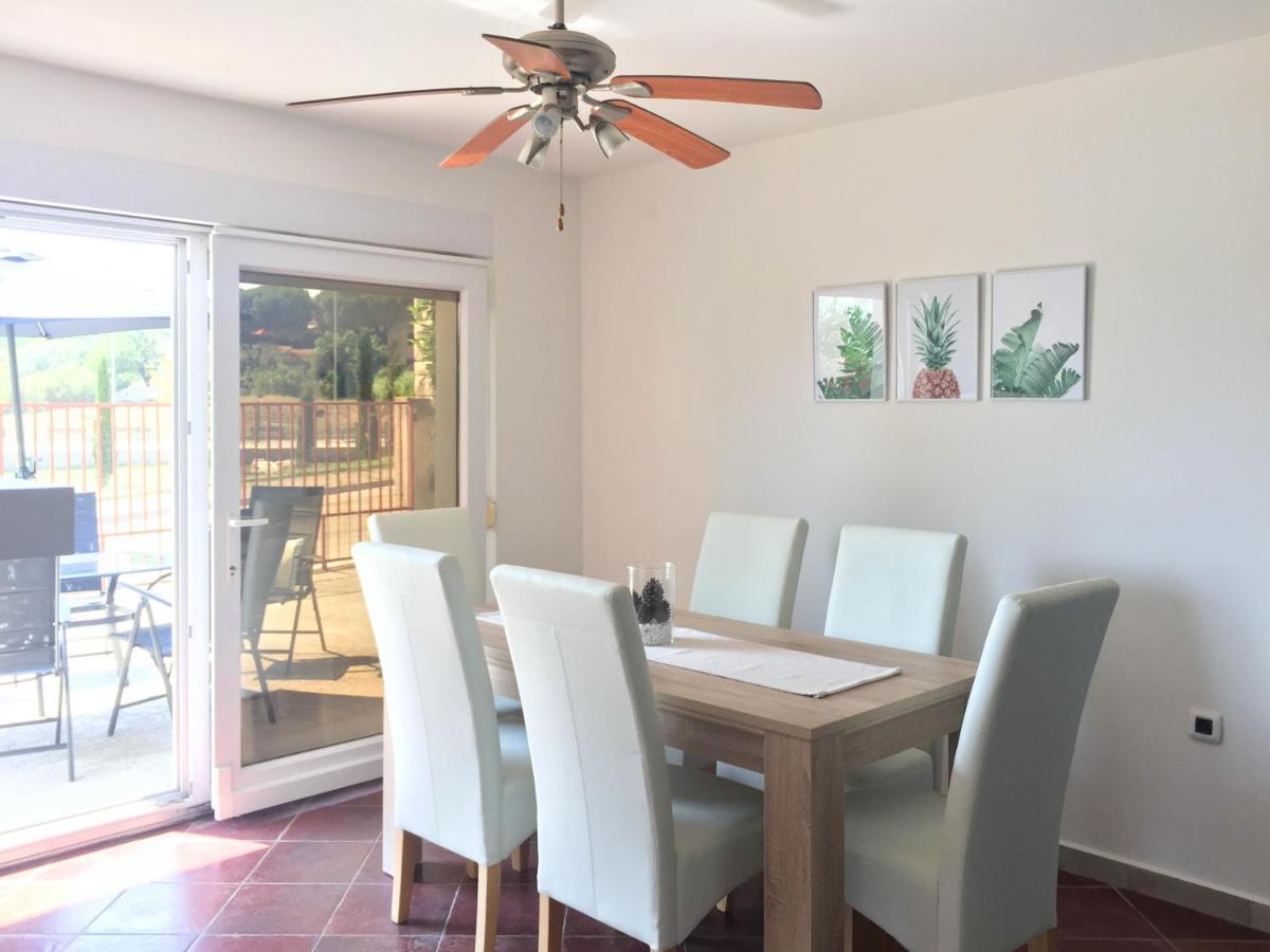 Elysium Apartment Пула Екстериор снимка