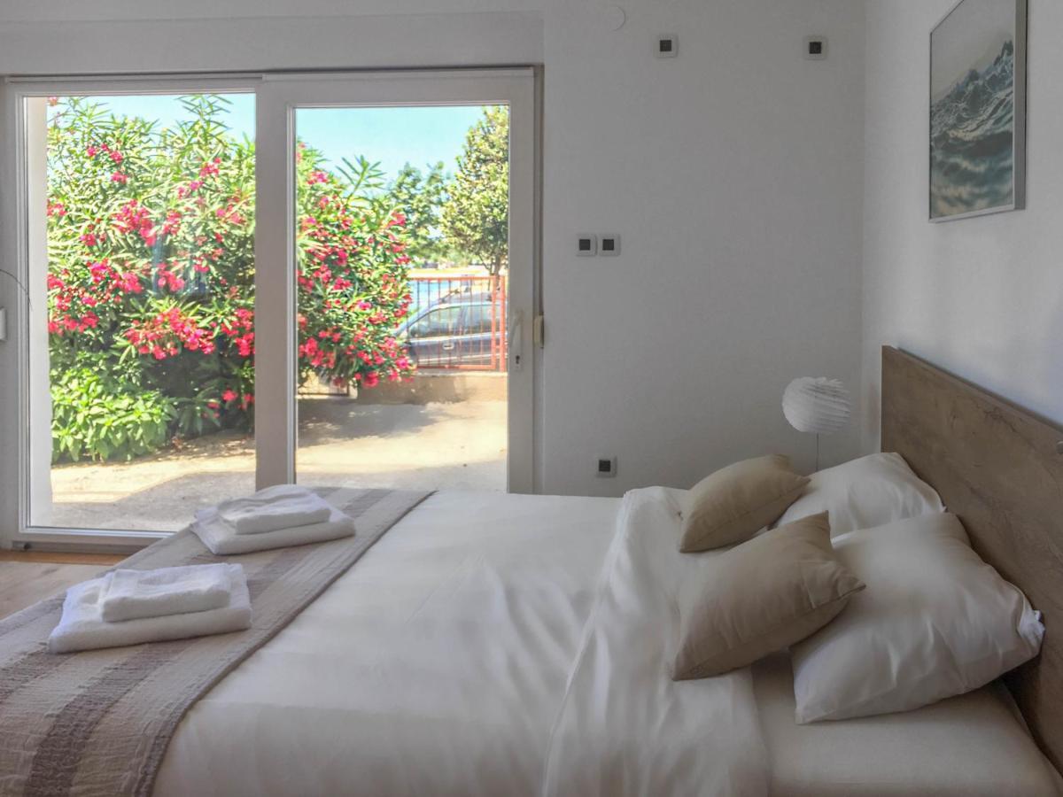 Elysium Apartment Пула Екстериор снимка