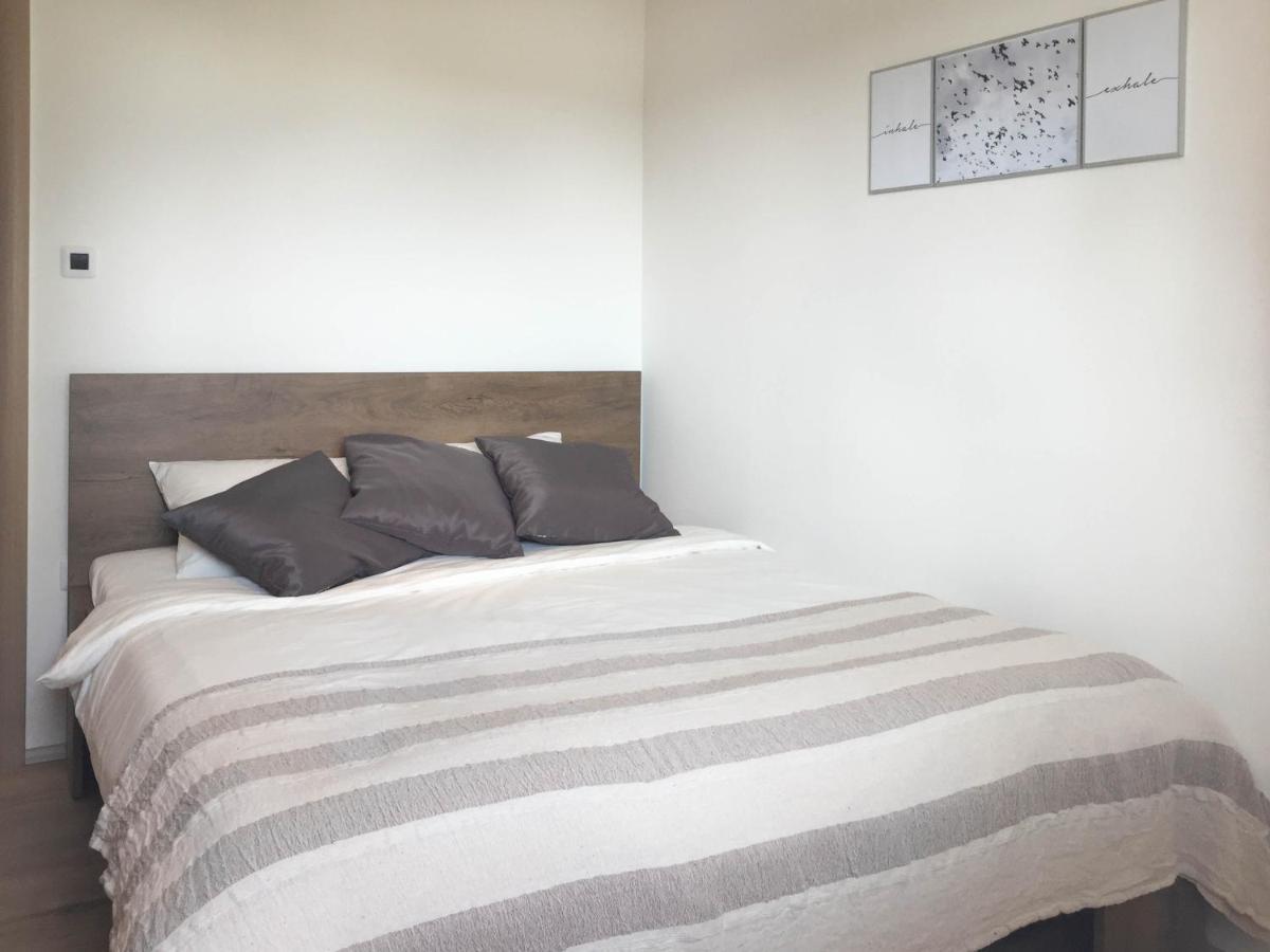 Elysium Apartment Пула Екстериор снимка