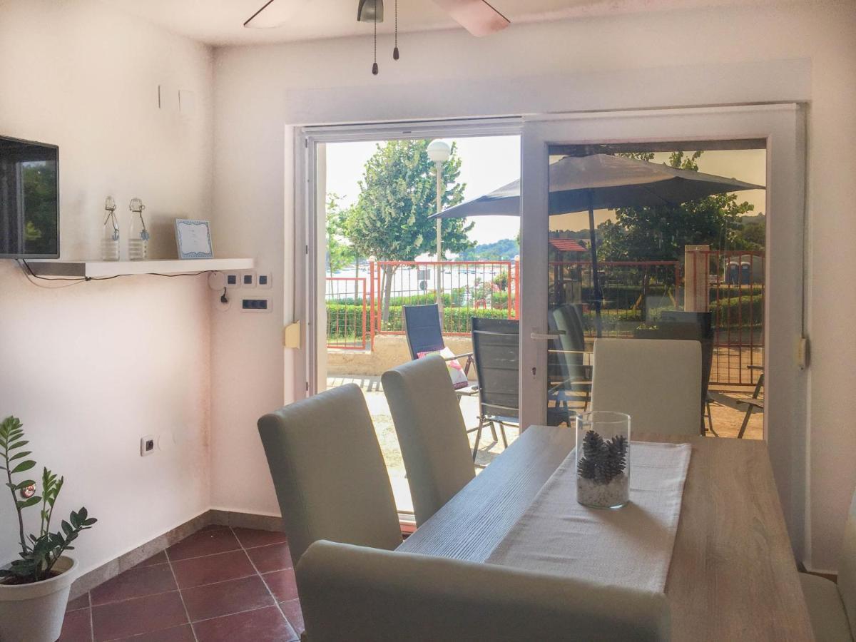 Elysium Apartment Пула Екстериор снимка