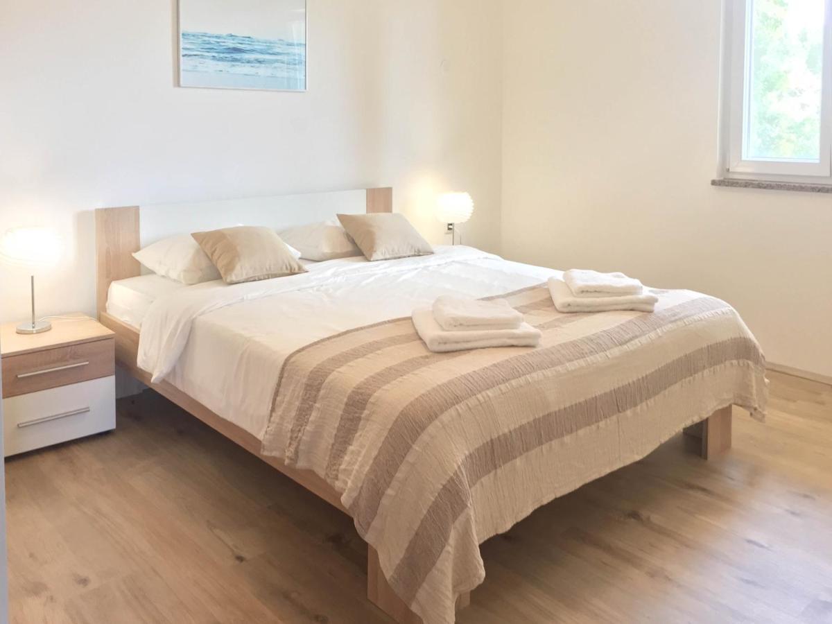 Elysium Apartment Пула Екстериор снимка