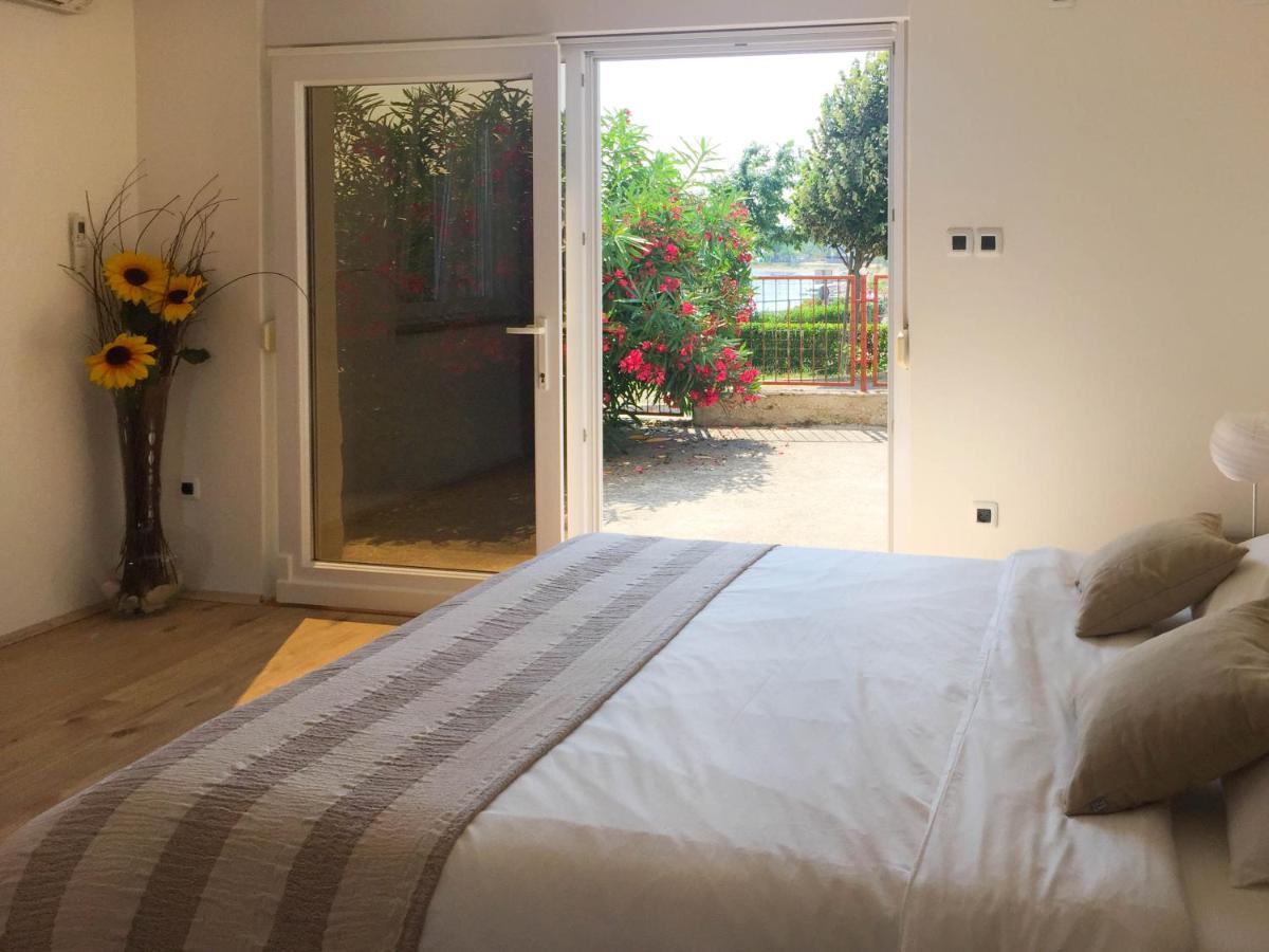 Elysium Apartment Пула Екстериор снимка